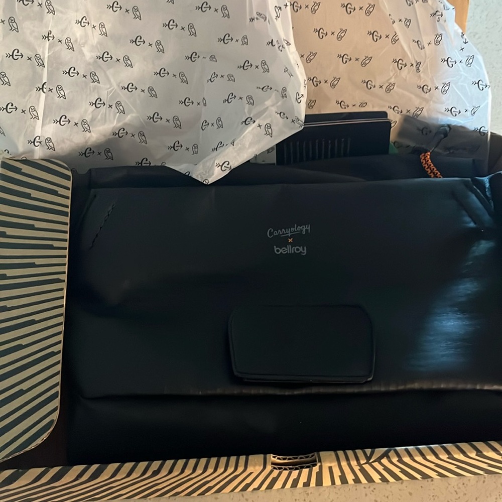 Bellroy x Carryology Chimera Sling - 6L - Brand New and Ready to Ship!